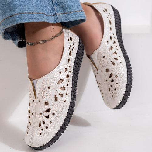 Leather shoes with perforations and engravings code B1