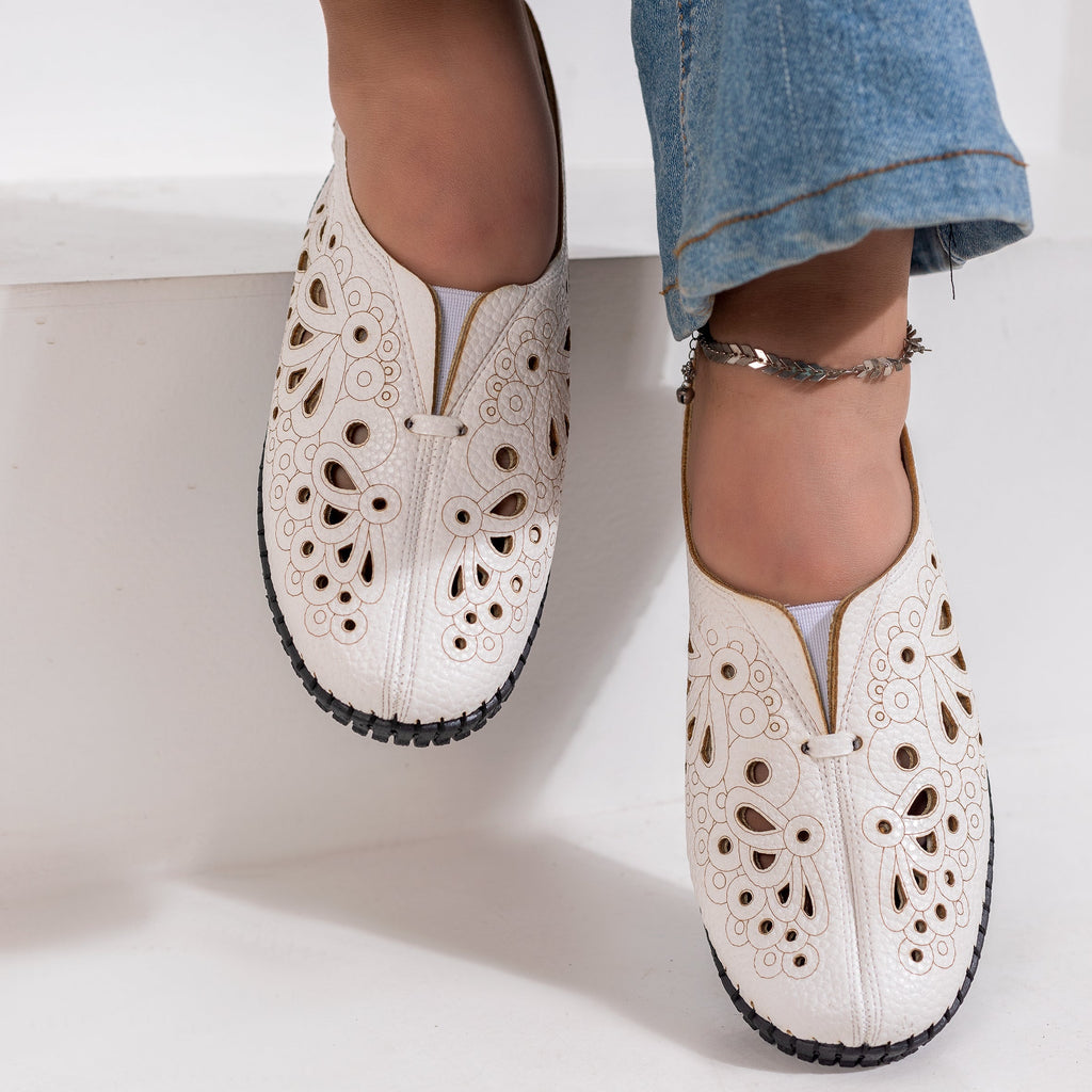 Leather shoes with perforations and engravings code B1
