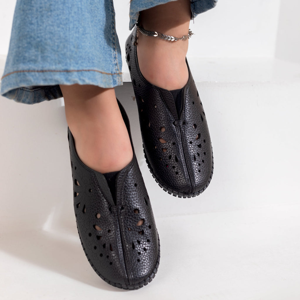 Leather shoes with perforations and engravings code B1