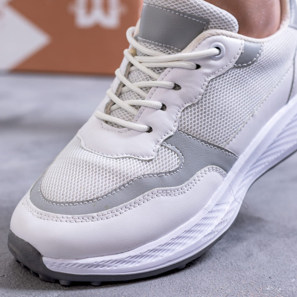Women’s Sneakers AV1