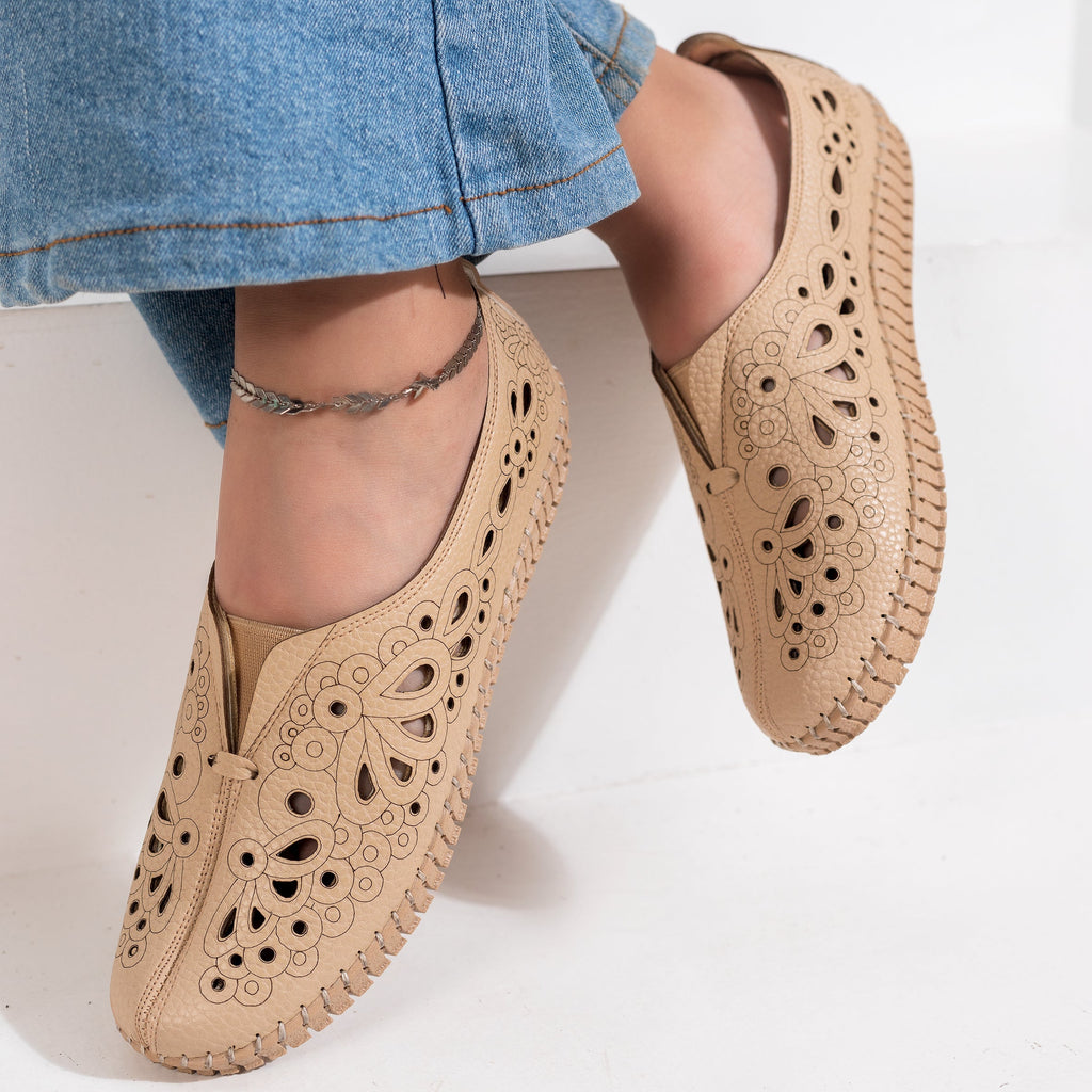 Leather shoes with perforations and engravings code B1